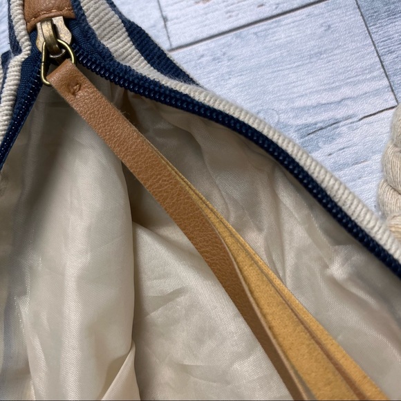 SUMMER & ROSE TOTE IN WHITE AND NAVY STRIPES W/ ROPE HANDLE & SATIN LINING - Picture 3 of 8